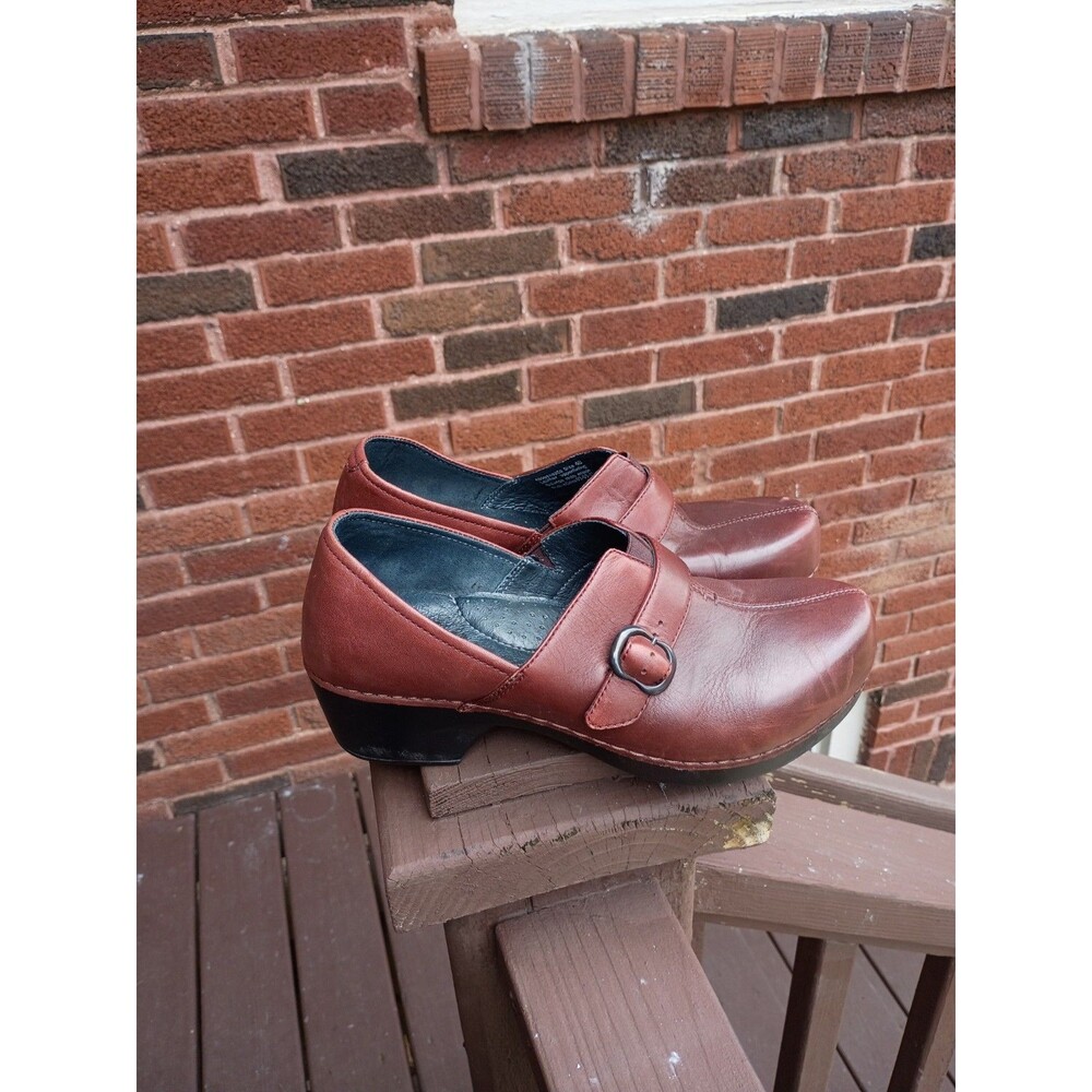 Dansko Tamara academia Burnished Berry Leather Clogs Size 40 size 8.5/9 fall